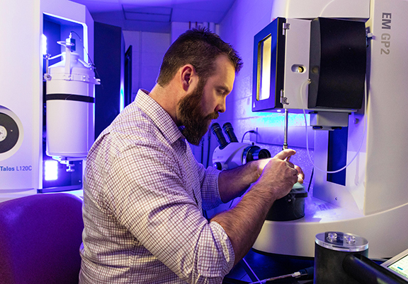 Cryo EM Machine